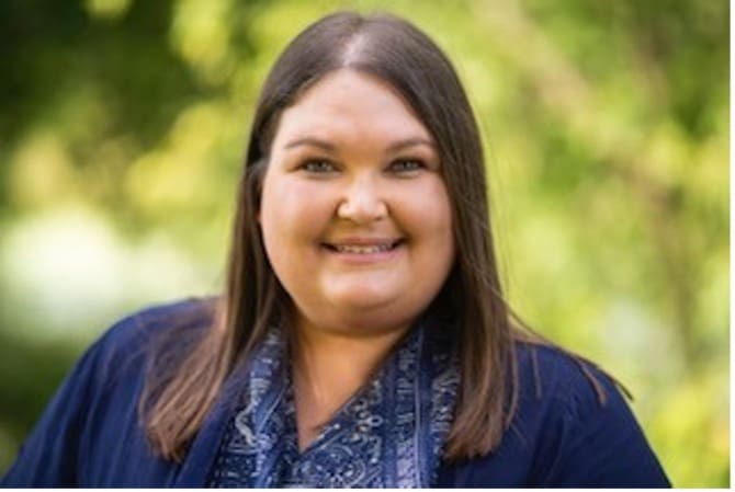 Headshot of Victoria Cosentino.